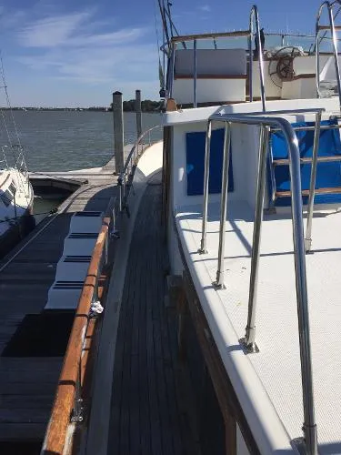Slide: The Image of Albin Trunk Cabin Trawler 1986 - 9