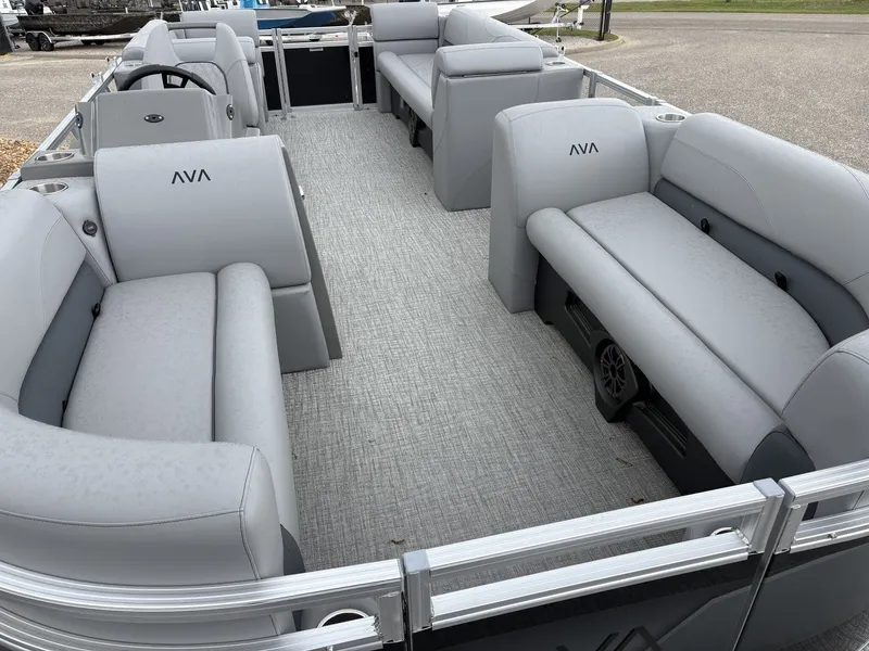 Slide: The Image of Avalon VLS 21 QUAD LOUNGER-90HP 2026 - 4