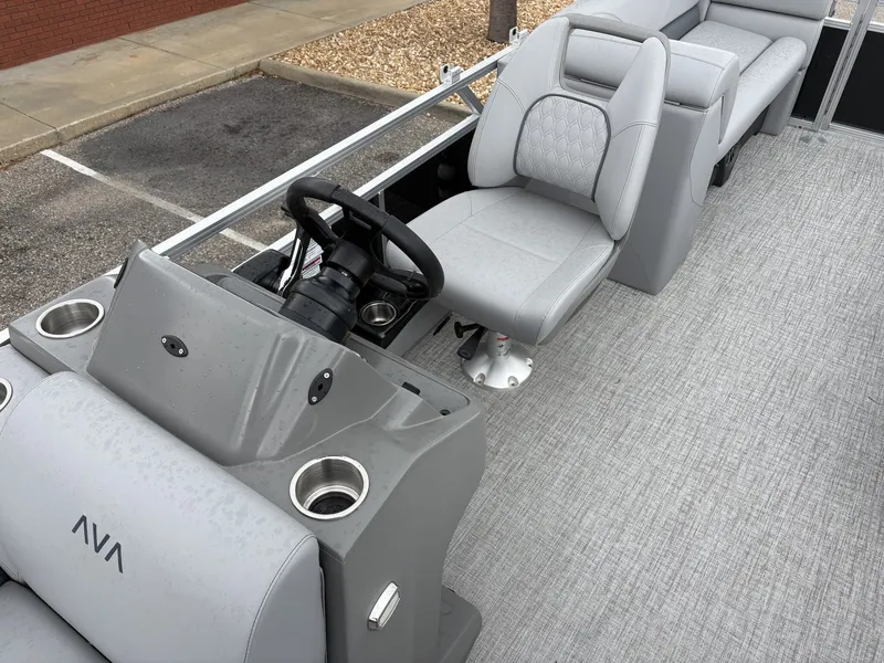 Slide: The Image of Avalon VLS 21 QUAD LOUNGER-90HP 2026 - 5