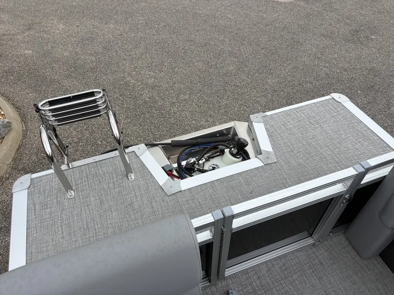 Slide: The Image of Avalon VLS 21 QUAD LOUNGER-90HP 2026 - 7