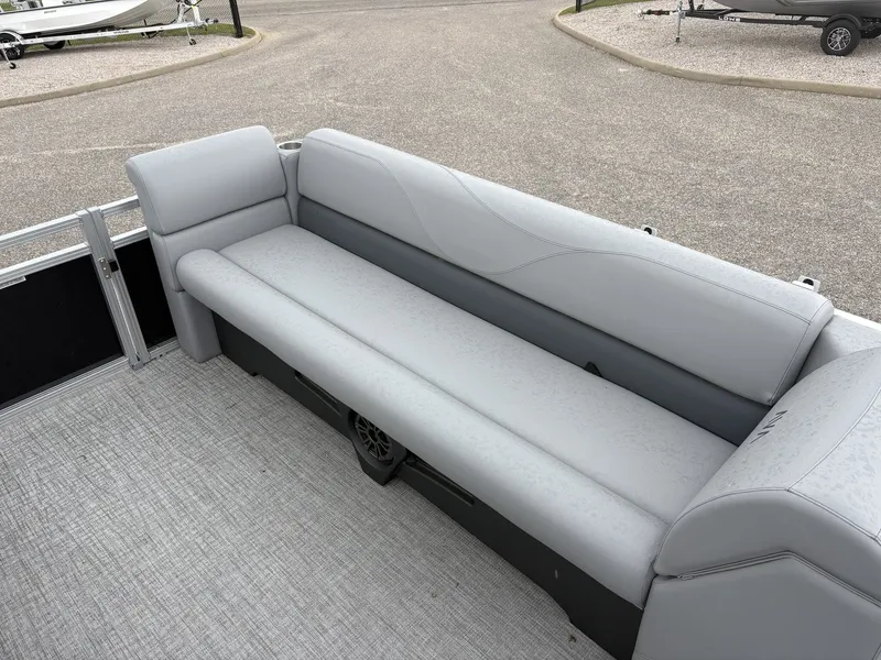Slide: The Image of Avalon VLS 21 QUAD LOUNGER-90HP 2026 - 8