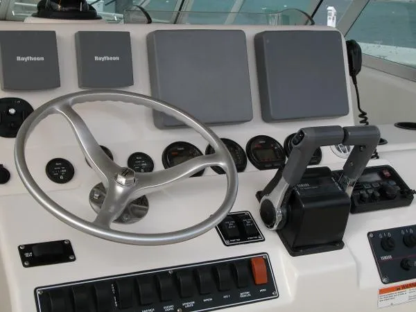 Slide: The Image of Pursuit 3070 Offshore 2001 - 3