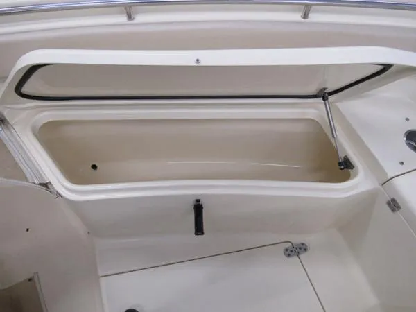 Slide: The Image of Scout 245 Center Console 2009 - 6