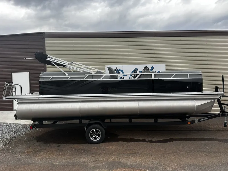 The Image of Avalon VLS 23 QUAD LOUNGER-140HP 2026 - 1