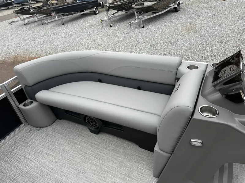 Slide: The Image of Avalon VLS 23 QUAD LOUNGER-140HP 2026 - 9