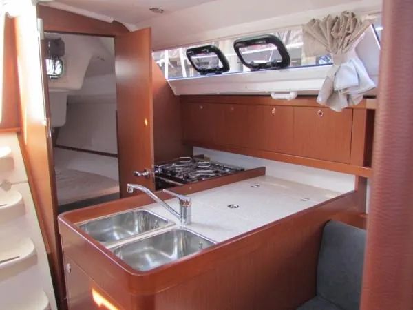 Slide: The Image of Beneteau Oceanis 31 2014 - 7
