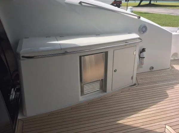 Slide: The Image of Sunseeker Predator 2006 - 11