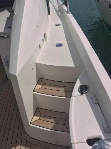 Slide: The Image of Sunseeker Predator 2006 - 6