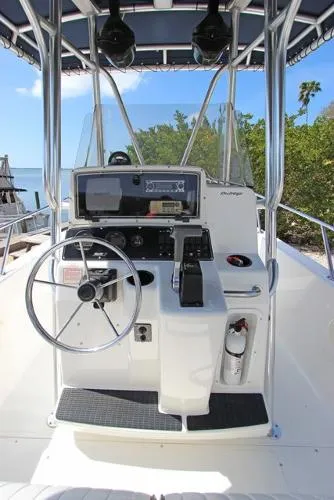 Slide: The Image of Boston Whaler 210 Outrage 2000 - 5