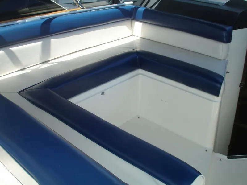 Slide: The Image of Bayliner 29 Avanti 1989 - 10