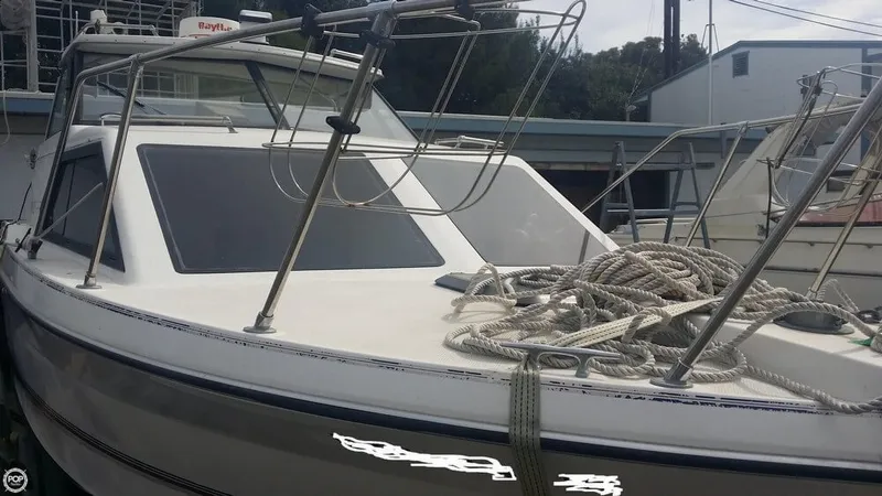 Slide: The Image of Bayliner Classic 2452 Express 1994 - 4
