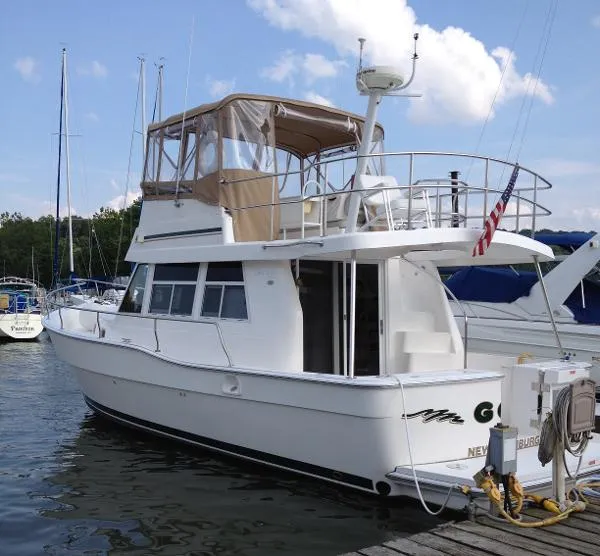 Slide: The Image of Mainship 390 Trawler 2002 - 1