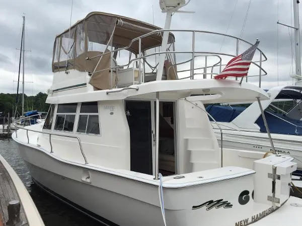 Slide: The Image of Mainship 390 Trawler 2002 - 2