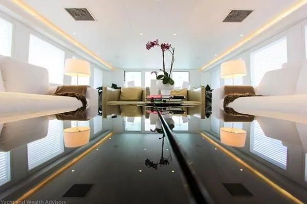 Slide: The Image of Hatteras 92 Motor Yacht 2000 - 3