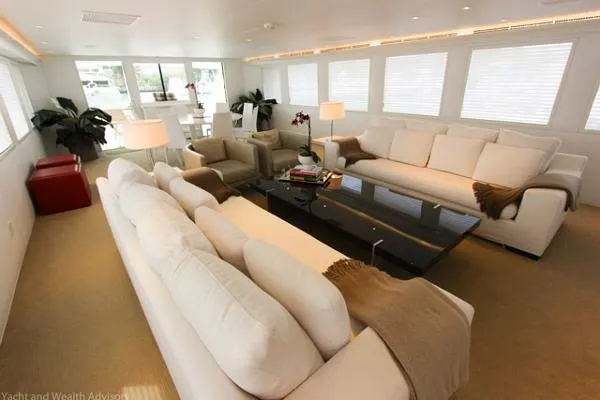 Slide: The Image of Hatteras 92 Motor Yacht 2000 - 4
