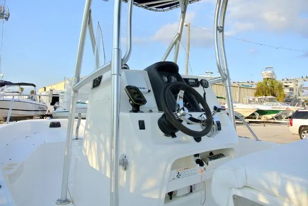 Slide: The Image of Boston Whaler Dauntless 20 w/Fishing Package 2007 - 11