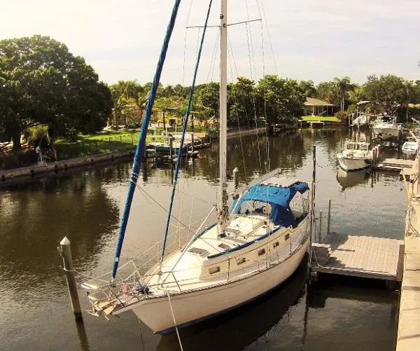 Slide: The Image of Island Packet 32 Cutter 1990 - 0