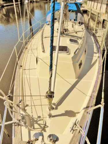Slide: The Image of Island Packet 32 Cutter 1990 - 5