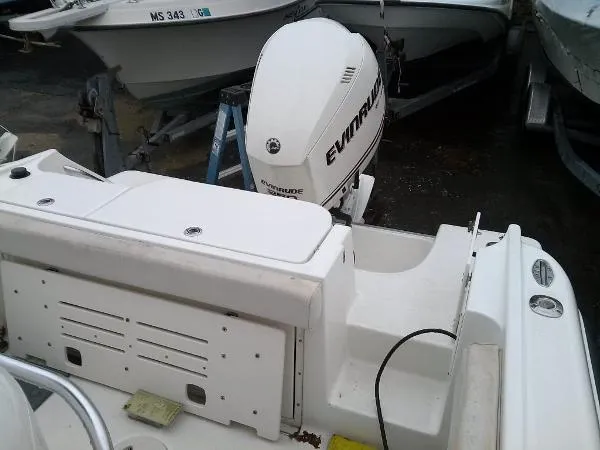 Slide: The Image of Hydra-Sports 2400 CC Vector 2005 - 2