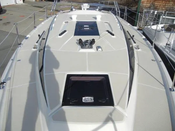 Slide: The Image of Hunter 37 In Stock 2016 - 6