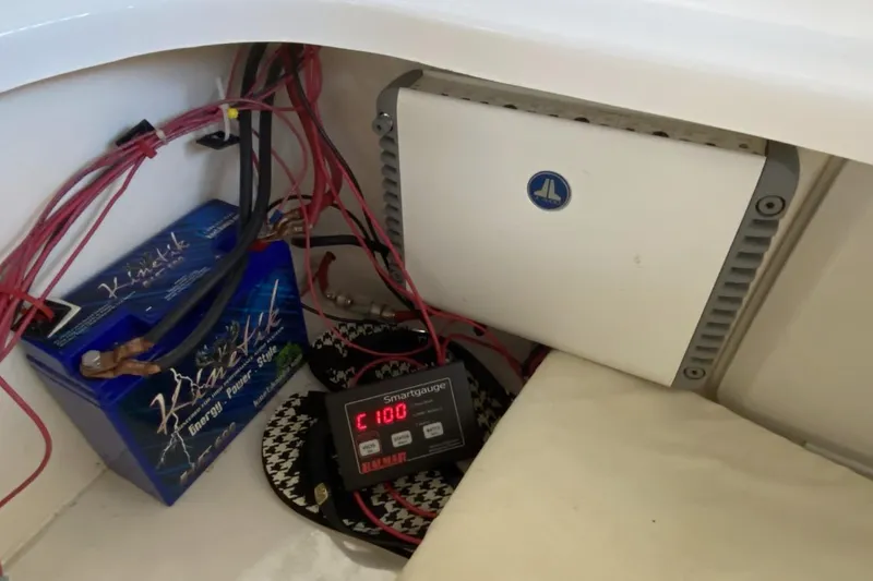 Slide: The Image of 2004 Larson Cabrio 330 boat battery setup with wiring and Smartgauge display. - 22