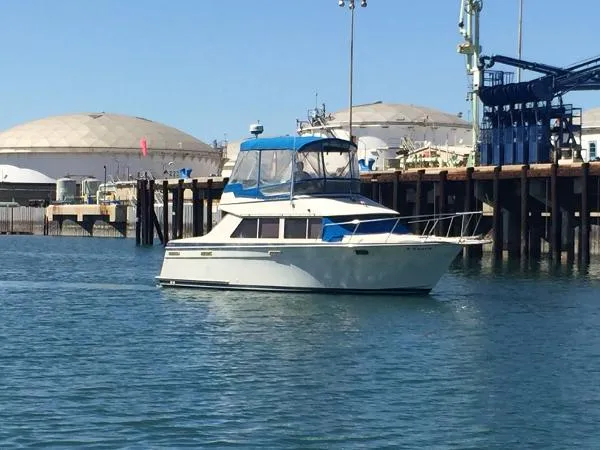 Slide: The Image of Tollycraft 30 Sport Cruiser 1988 - 3