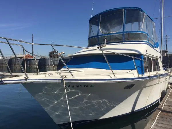 Slide: The Image of Tollycraft 30 Sport Cruiser 1988 - 4