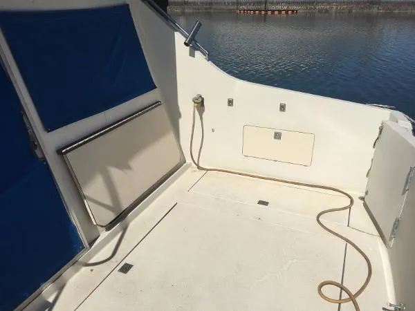 Slide: The Image of Tollycraft 30 Sport Cruiser 1988 - 8