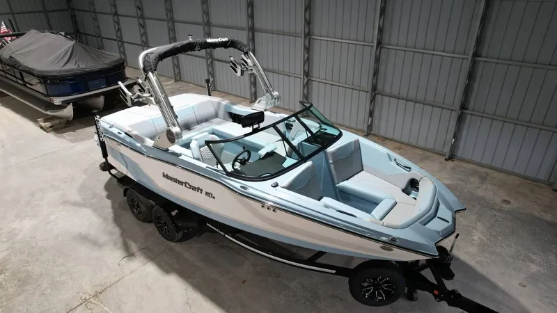 Slide: The Image of MasterCraft NXT22 2026 - 19