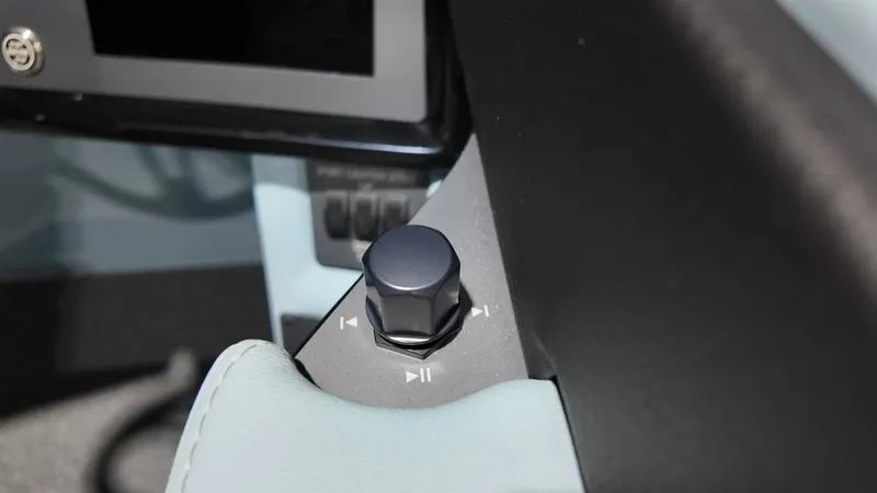 Slide: The Image of MasterCraft NXT22 2026 - 44