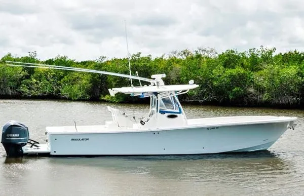 Slide: The Image of Regulator Marine 34 Center Console 2014 - 0