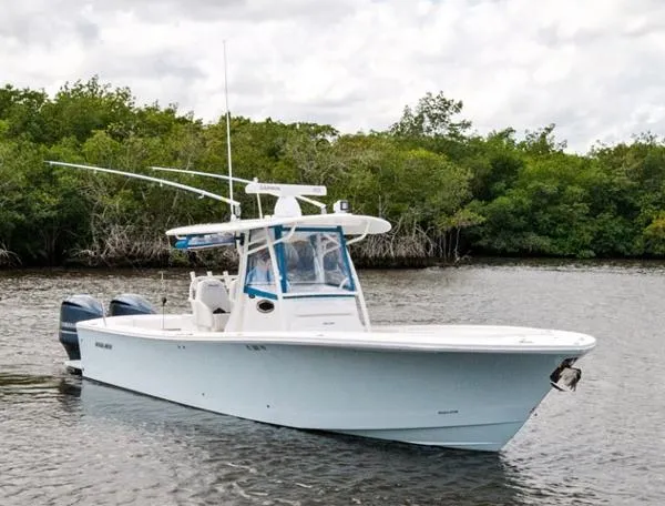 Slide: The Image of Regulator Marine 34 Center Console 2014 - 4