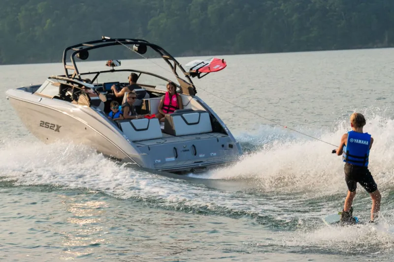 Slide: The Image of Yamaha 252XE 2026 - 11