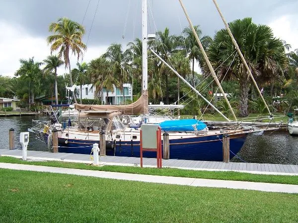 Slide: The Image of Young Sun 43 Offshore Cutter 1978 - 1
