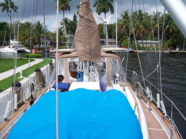 Slide: The Image of Young Sun 43 Offshore Cutter 1978 - 10