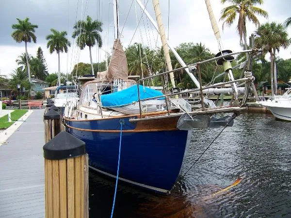 Slide: The Image of Young Sun 43 Offshore Cutter 1978 - 2
