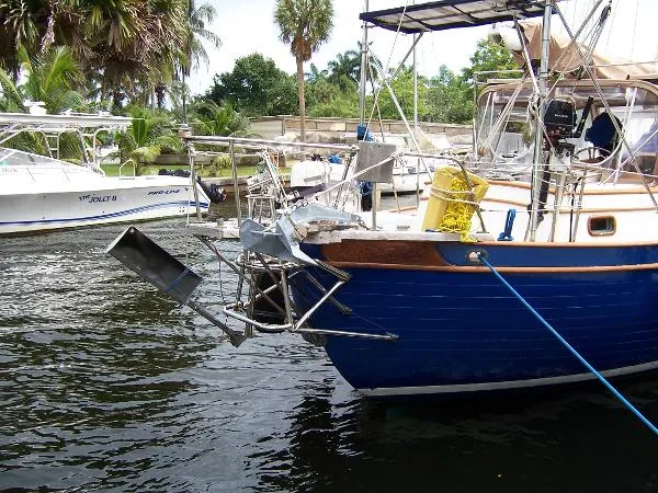 Slide: The Image of Young Sun 43 Offshore Cutter 1978 - 3