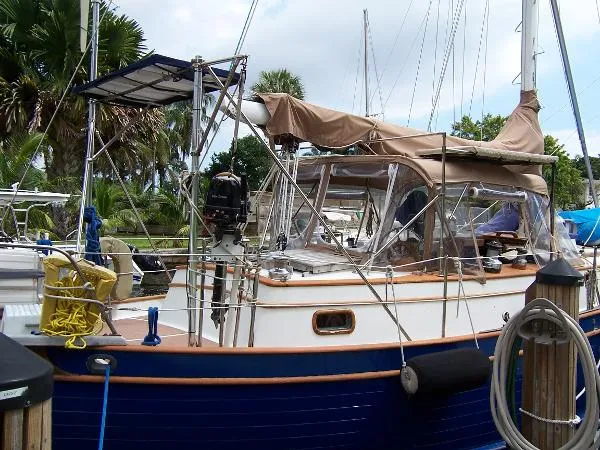 Slide: The Image of Young Sun 43 Offshore Cutter 1978 - 4