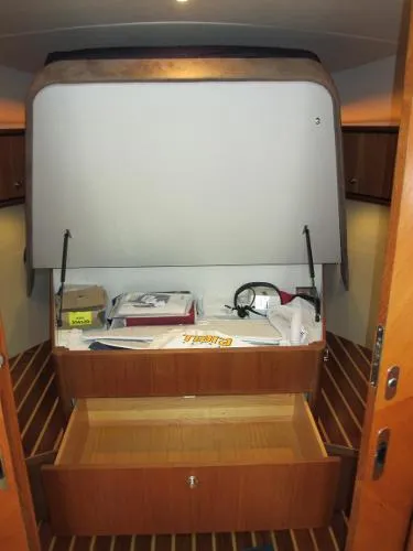 Slide: The Image of Tiara 3900 Sovran 2008 - 8