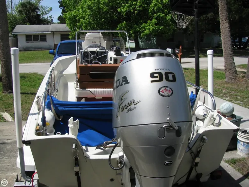 Slide: The Image of Boston Whaler 17 Montauk 1985 - 11