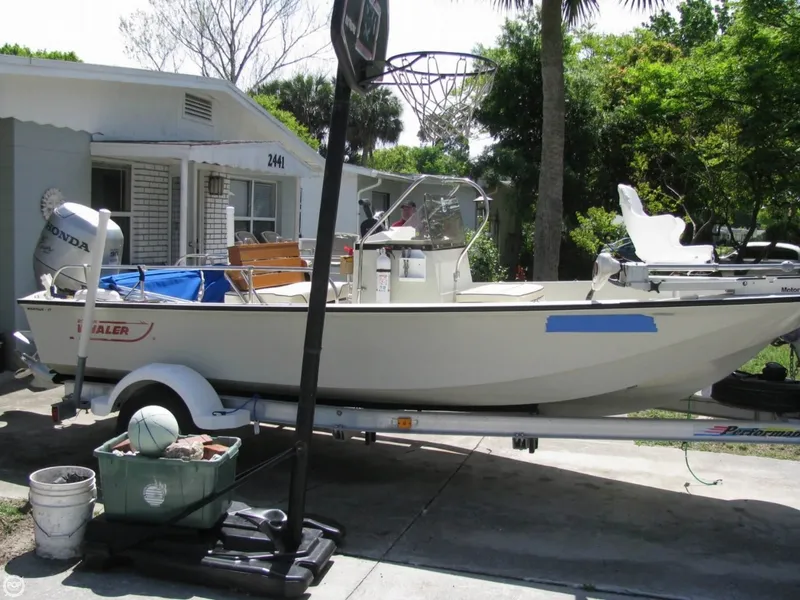 Slide: The Image of Boston Whaler 17 Montauk 1985 - 7