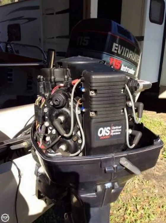 Slide: The Image of Boston Whaler 22 Revenge 1984 - 6