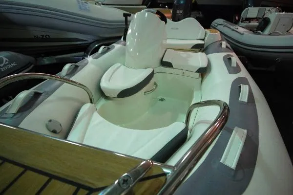 Slide: The Image of Zodiac Yachtline 380DL NEO 50hp In Stock 2015 - 7