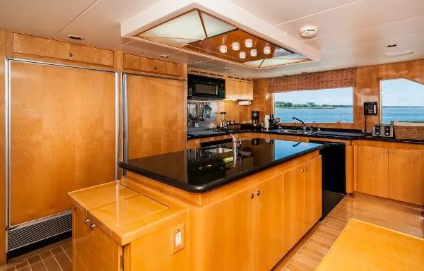 Slide: The Image of Hatteras 110 Motoryacht 1997 - 11