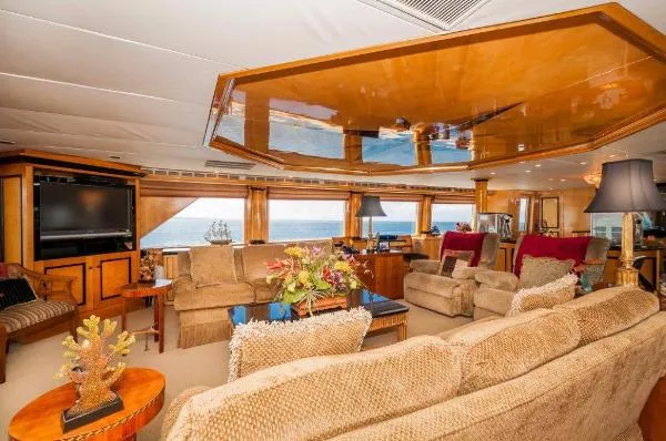 Slide: The Image of Hatteras 110 Motoryacht 1997 - 6