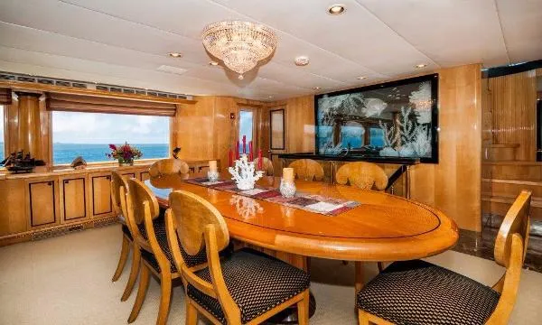 Slide: The Image of Hatteras 110 Motoryacht 1997 - 8