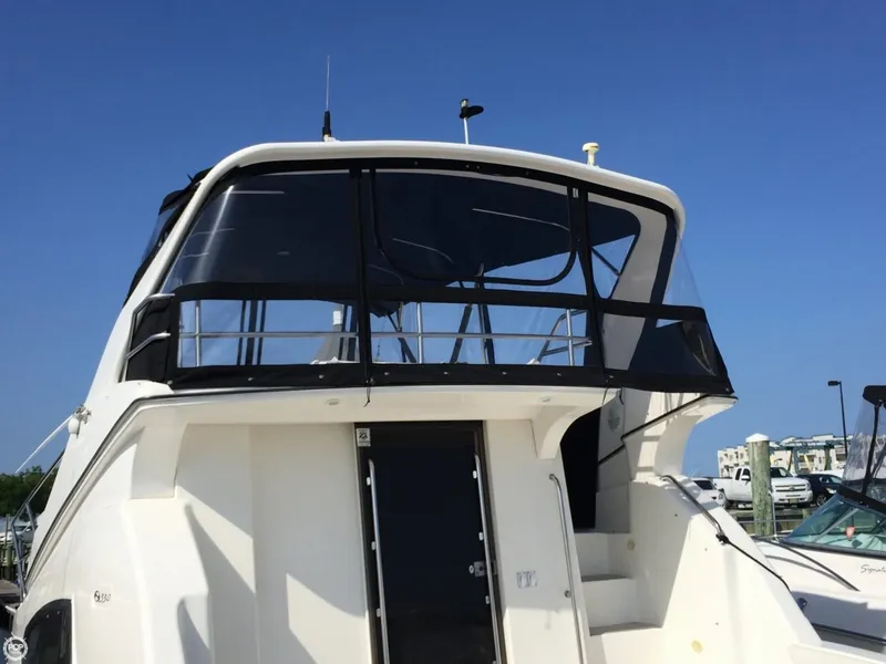 Slide: The Image of Silverton 330 Sport Bridge 2000 - 11