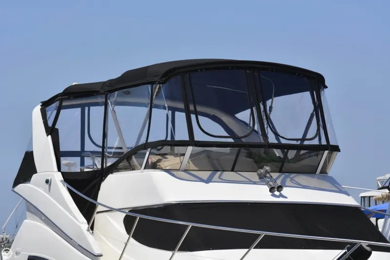 Slide: The Image of Silverton 330 Sport Bridge 2000 - 6