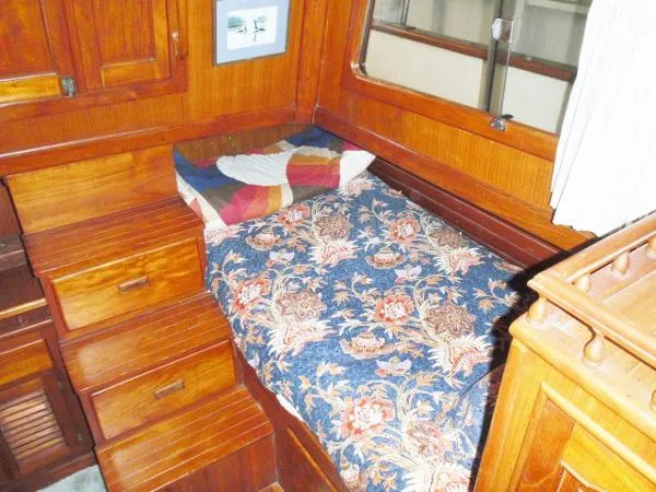Slide: The Image of CHB TRI-CABIN 1979 - 11