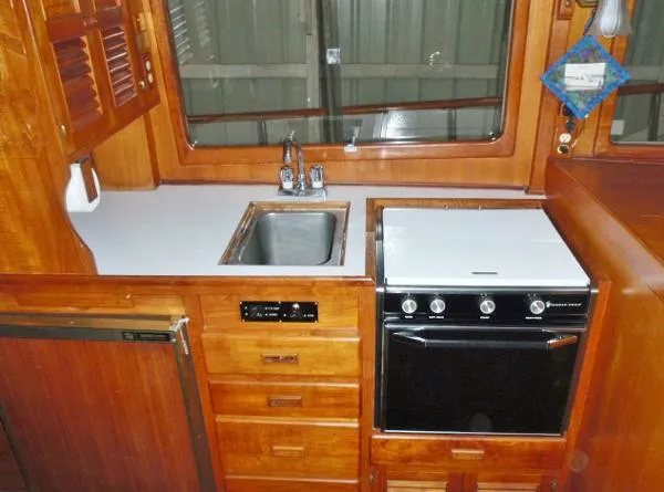 Slide: The Image of CHB TRI-CABIN 1979 - 4